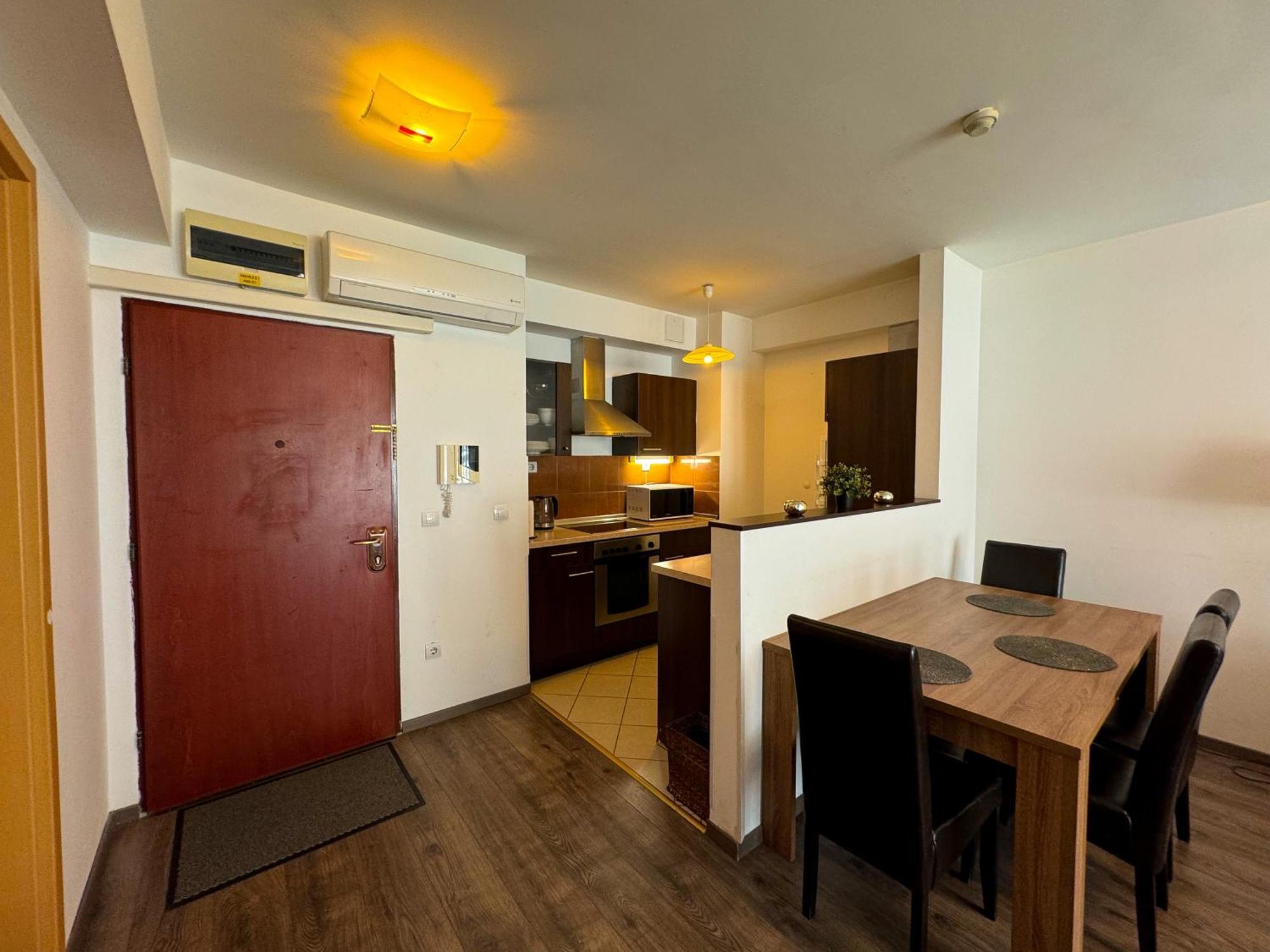Midtown Apartments - Easy Check-In&Parking, Budapest